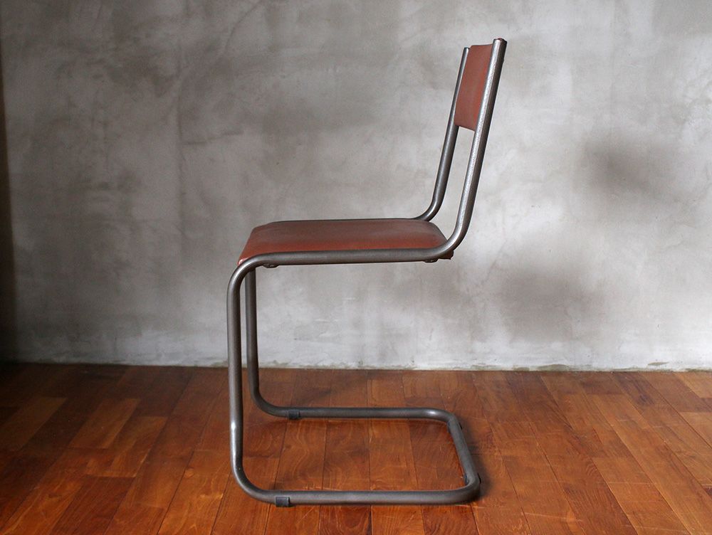 インノーチェ スプリング チェア ゴートレザー使用イメージ03