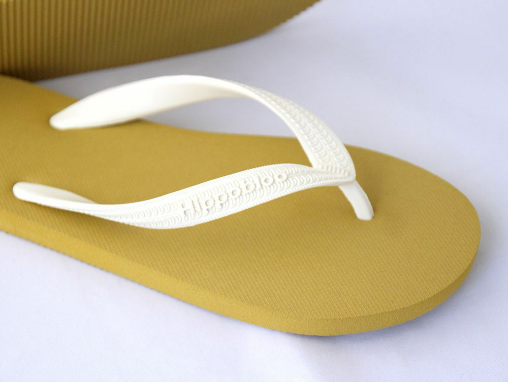 YELLO ベージュ ビーチサンダル YELLO / MIAMI BEACH PLATFORM SANDALS