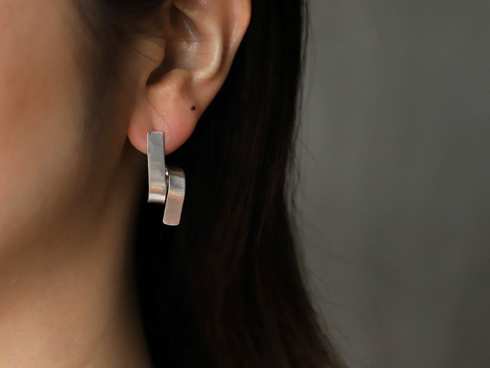1388 PIERCE 個性的ピアス シルバー 大ぶり モード サブカル アクセ 8e33e0066d7fd6aeecd28a34b4b232