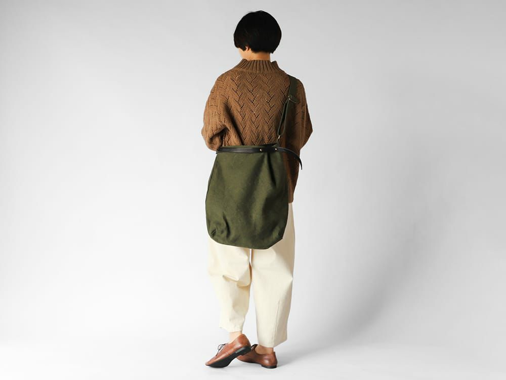 スオーロ フェザーミドル ショルダーバッグ | 家具・インテリア a 