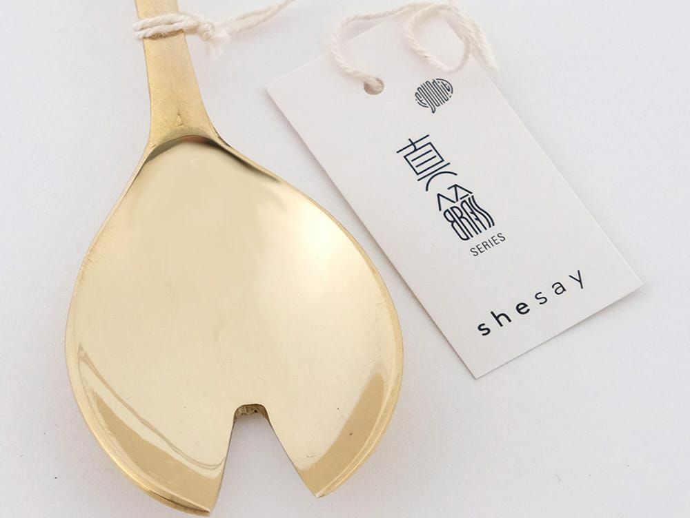 パーティーシーンに合うBRASSのサラダサーバー | 家具・インテリア a